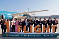 Vietnam Airlines operates 1st passenger flight to Long Thanh International Airport